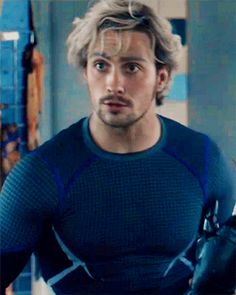 who plays quicksilver in avengers